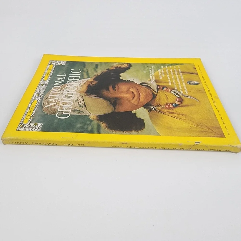 National Geographic Magazine April 1977 No Insert‎